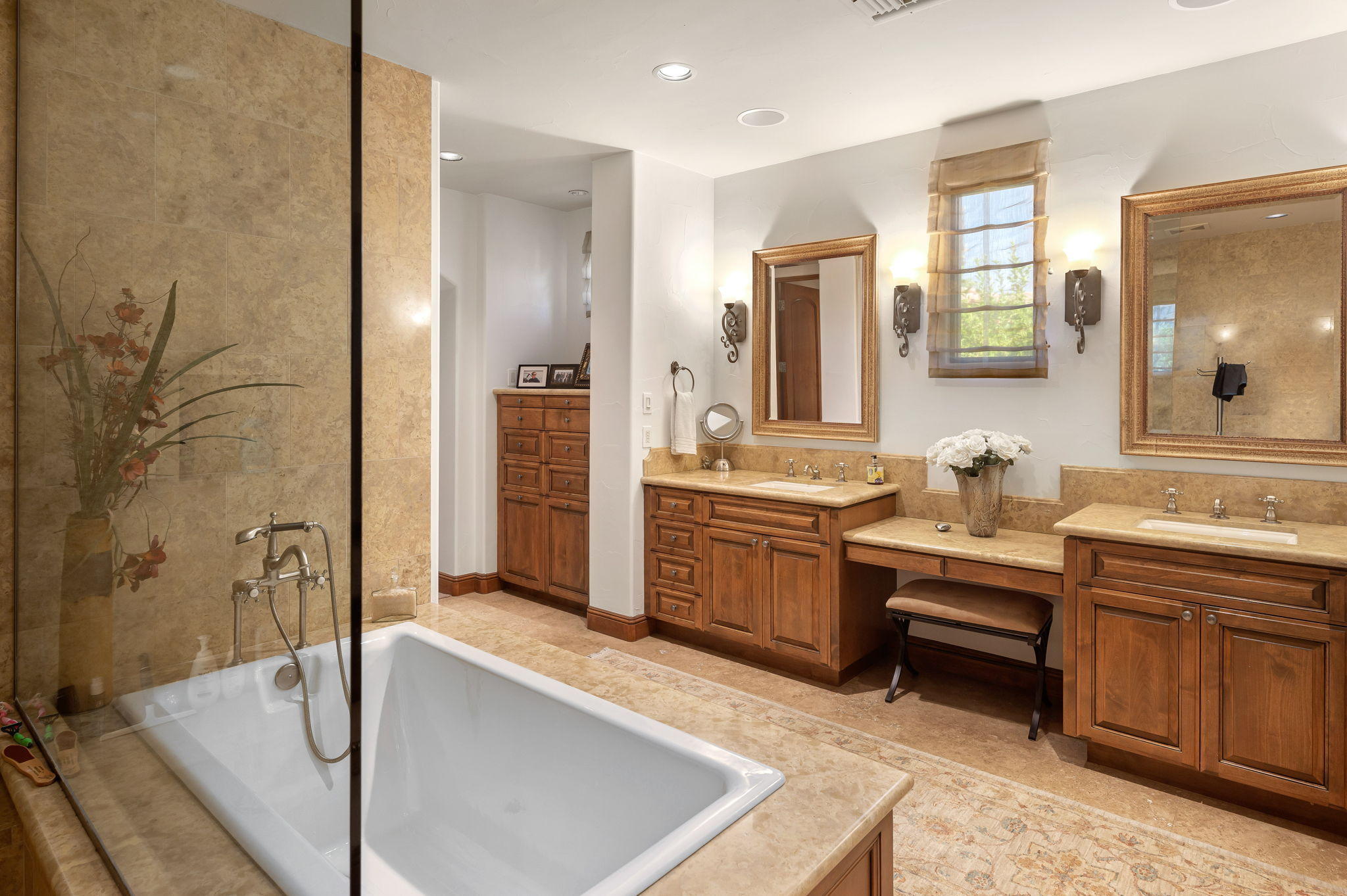 57325 Peninsula Lane La Quinta, CA 92253 - Photo 56 of 66 a bathroom with a tub sink and mirror