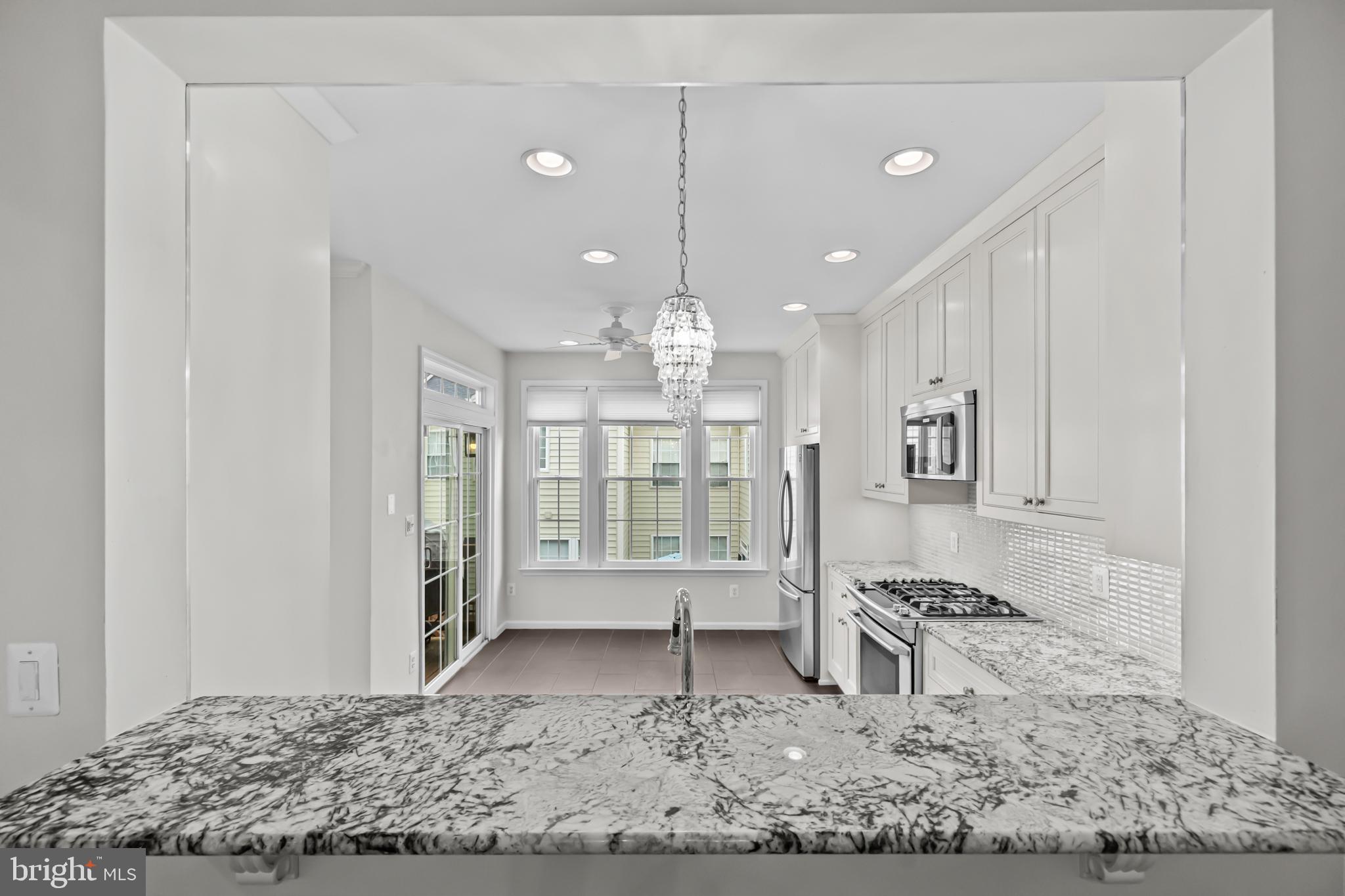 20366 Cloverfield Terrace Sterling, VA 20165 - Photo 13 of 96