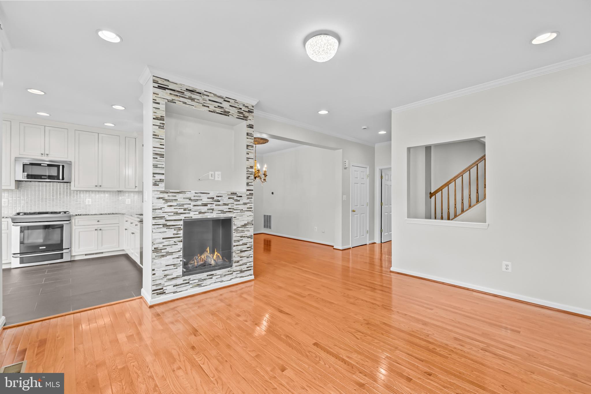 20366 Cloverfield Terrace Sterling, VA 20165 - Photo 6 of 96