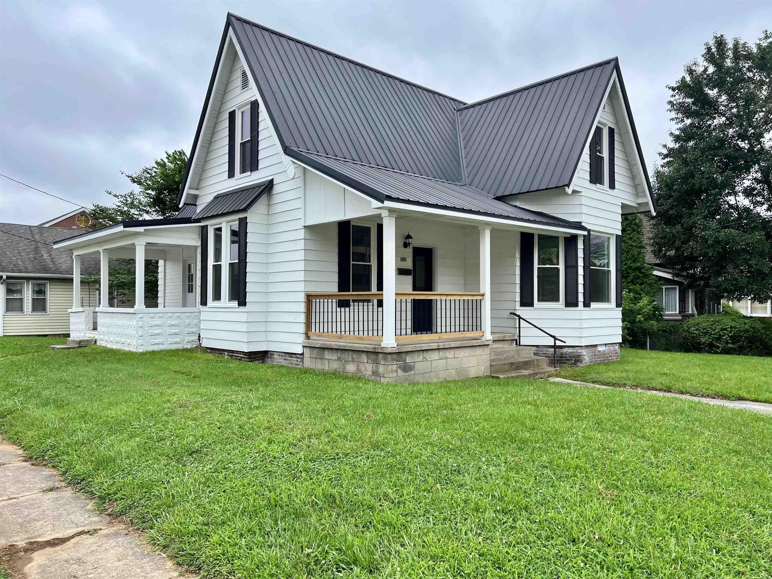 107 West Main Street Bloomfield, IN 47424 - Photo 1 of 17