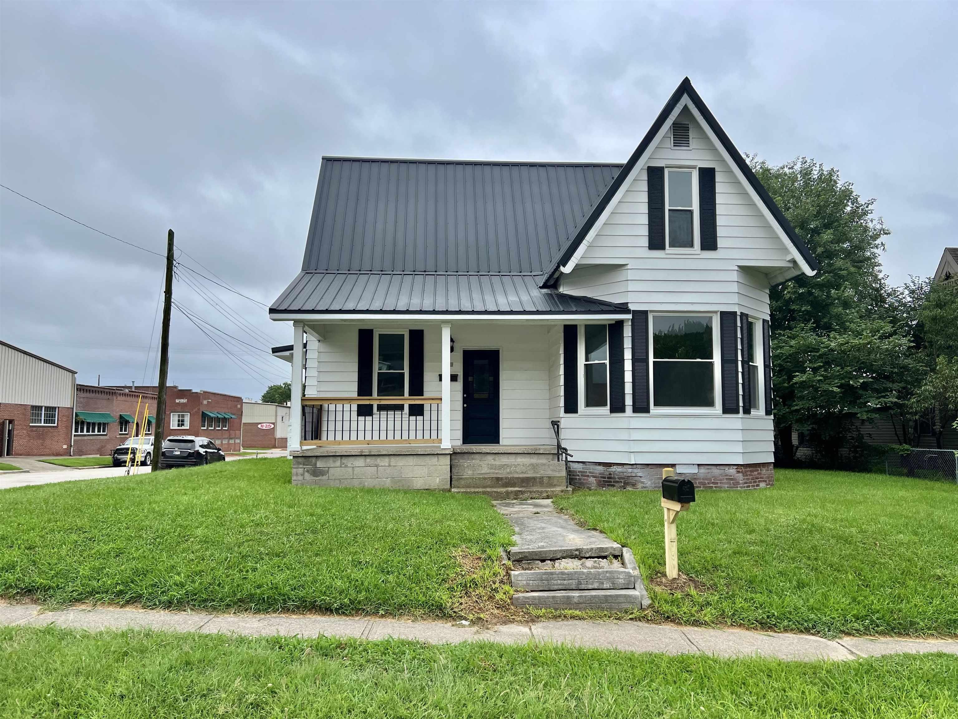 107 West Main Street Bloomfield, IN 47424 - Photo 2 of 17