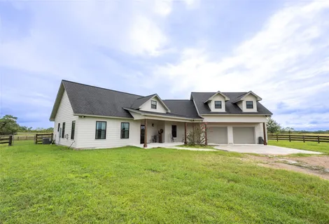 $749,900 | 1252 County Road 388, Hallettsville, TX 77964