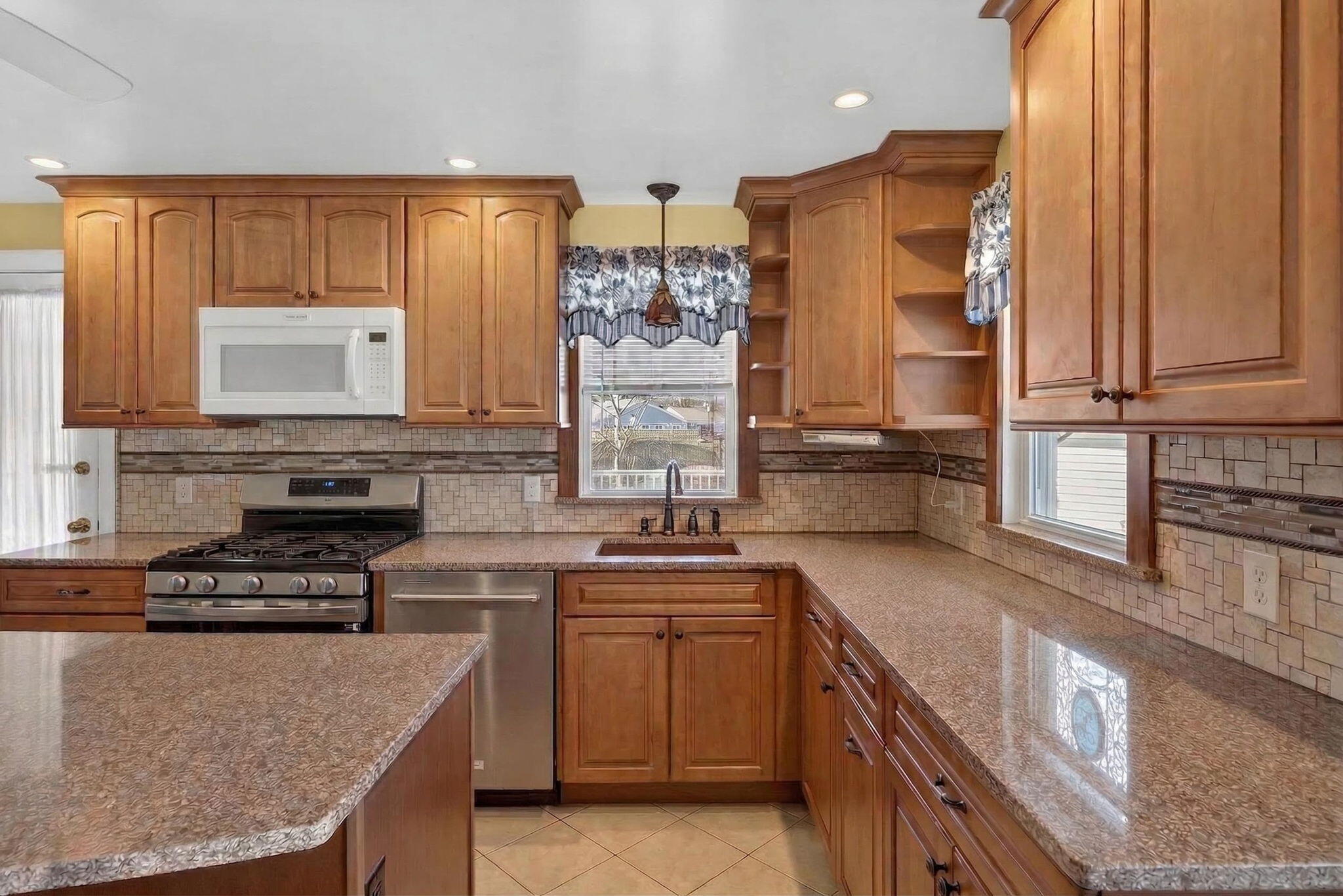 69 Spring Street Hyannis, MA 02601 - Photo 12 of 35 14-14-PF0A4600