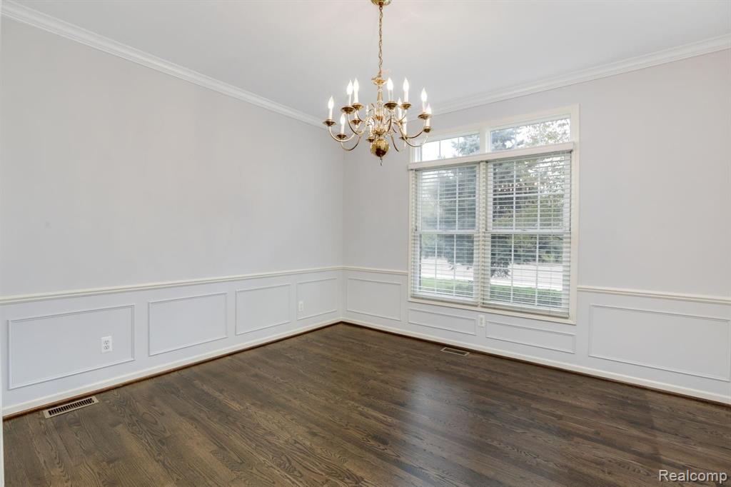 1110 Vernier Road Grosse Pointe Woods, MI 48236 - Photo 10 of 33