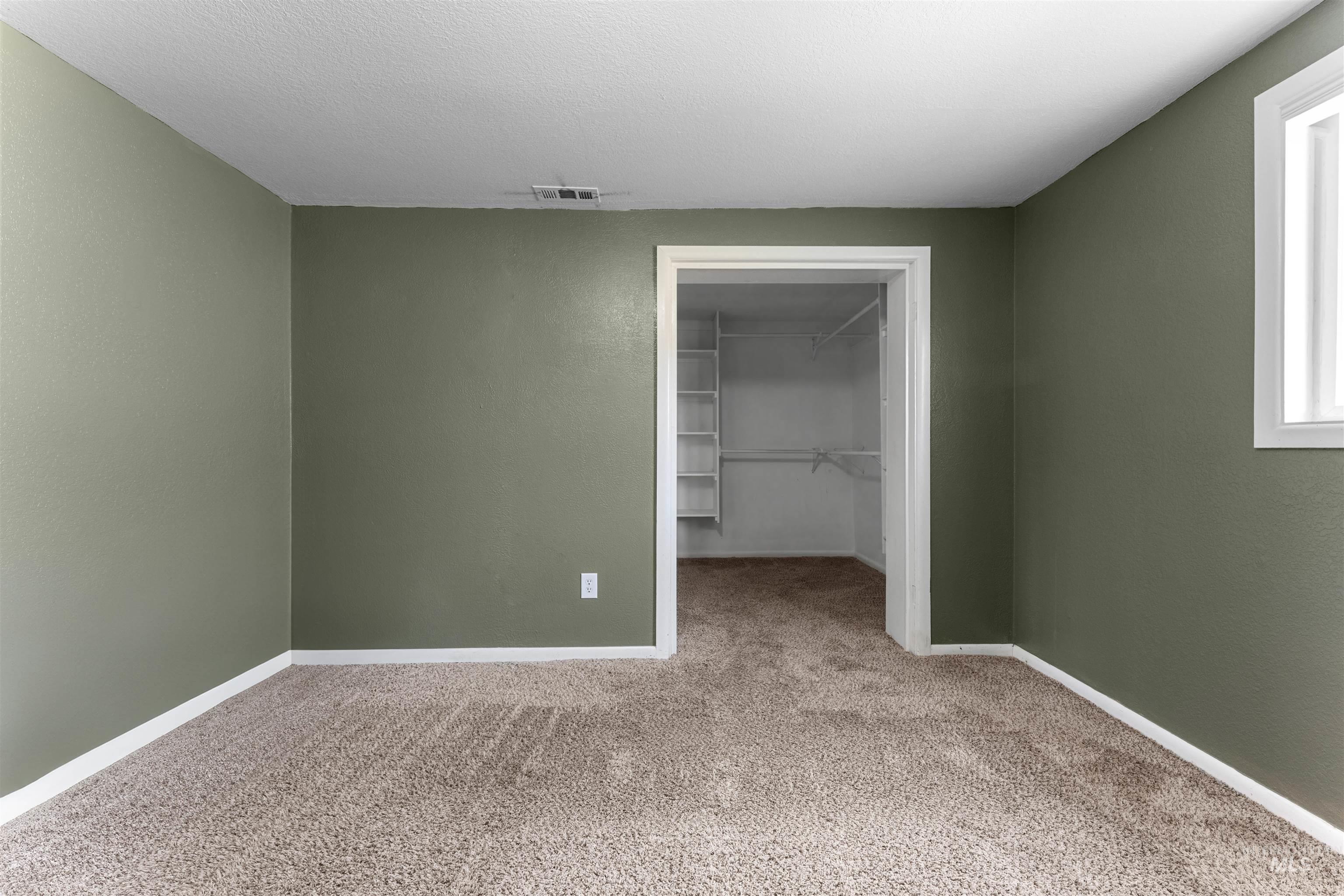 17441 Upper Pleasant Ridge Road Caldwell, ID 83607 - Photo 22 of 40 Room with green walls and light brown carpet