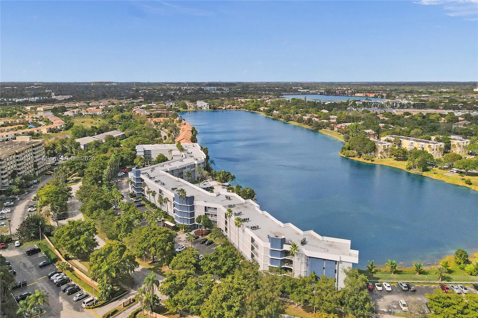 877 Northeast 195th Street, Unit 222 Miami, FL 33179 - Photo 16 of 93