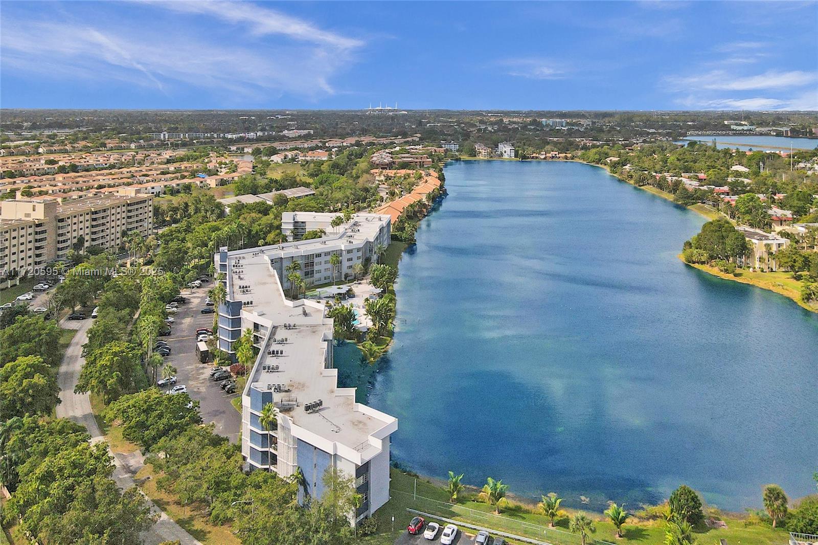 877 Northeast 195th Street, Unit 222 Miami, FL 33179 - Photo 17 of 93