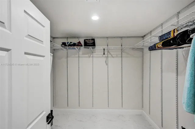 $3,800 | 877 Northeast 195th Street, Unit 222, Miami, FL 33179