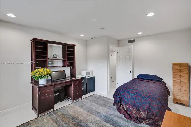 $3,800 | 877 Northeast 195th Street, Unit 222, Miami, FL 33179