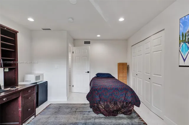 $3,800 | 877 Northeast 195th Street, Unit 222, Miami, FL 33179