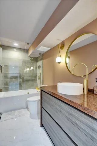 $3,800 | 877 Northeast 195th Street, Unit 222, Miami, FL 33179