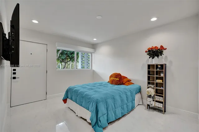 $3,800 | 877 Northeast 195th Street, Unit 222, Miami, FL 33179