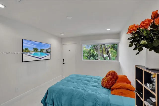 $3,800 | 877 Northeast 195th Street, Unit 222, Miami, FL 33179