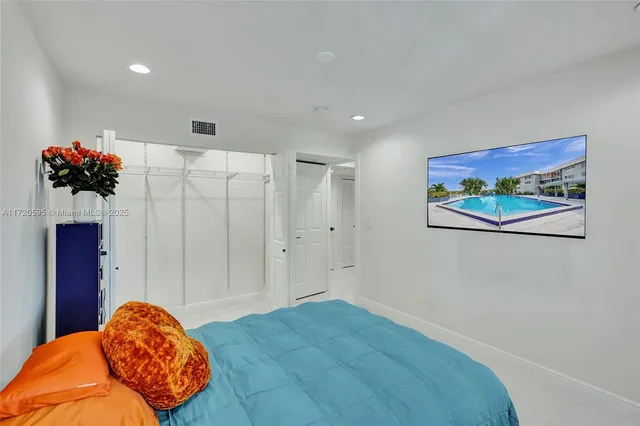 $3,800 | 877 Northeast 195th Street, Unit 222, Miami, FL 33179