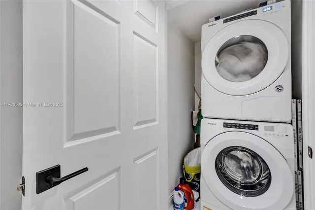 $3,800 | 877 Northeast 195th Street, Unit 222, Miami, FL 33179