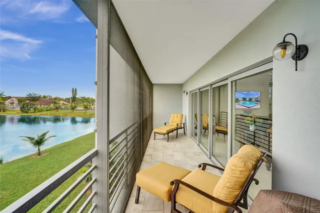 $3,800 | 877 Northeast 195th Street, Unit 222, Miami, FL 33179