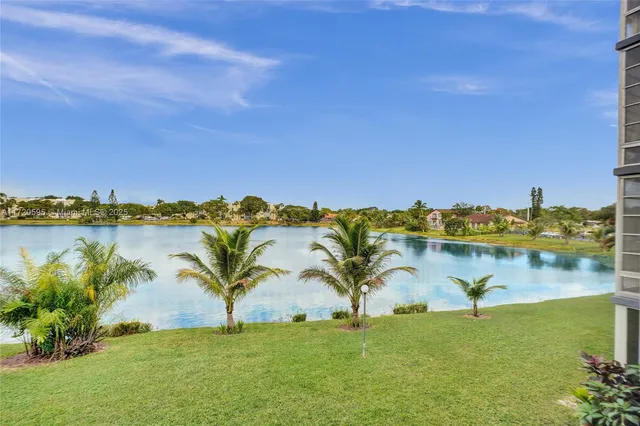 $3,800 | 877 Northeast 195th Street, Unit 222, Miami, FL 33179