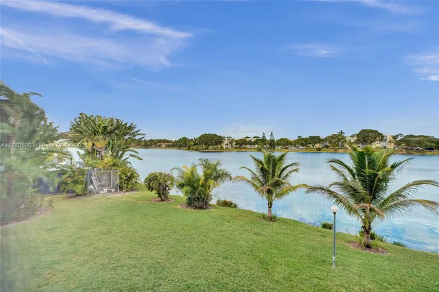 $3,800 | 877 Northeast 195th Street, Unit 222, Miami, FL 33179