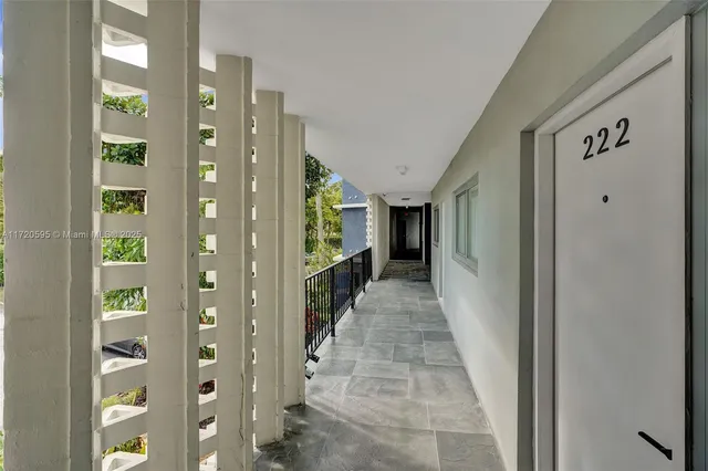 $3,800 | 877 Northeast 195th Street, Unit 222, Miami, FL 33179