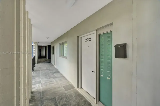 $3,800 | 877 Northeast 195th Street, Unit 222, Miami, FL 33179