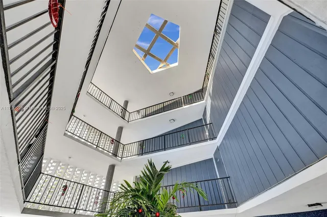 $3,800 | 877 Northeast 195th Street, Unit 222, Miami, FL 33179