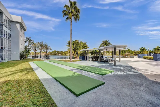 $3,800 | 877 Northeast 195th Street, Unit 222, Miami, FL 33179