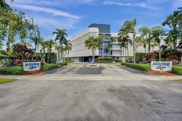 $3,800 | 877 Northeast 195th Street, Unit 222, Miami, FL 33179
