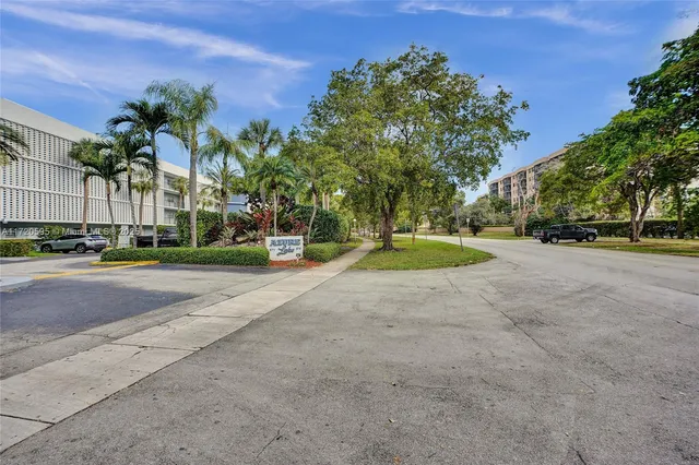 $3,800 | 877 Northeast 195th Street, Unit 222, Miami, FL 33179