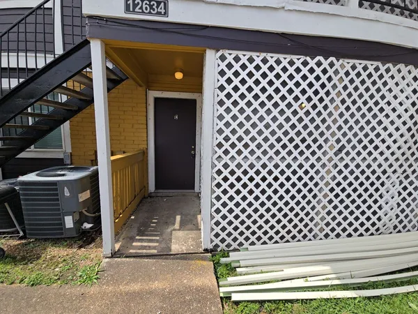 $1,095 | 12634 Ashford Meadow Drive, Unit C, Houston, TX 77082