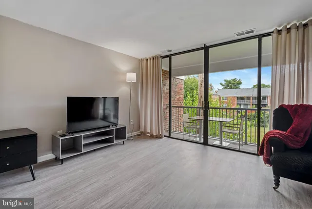 $239,900 | 790 Quince Orchard Boulevard, Unit 202, Gaithersburg, MD 20878