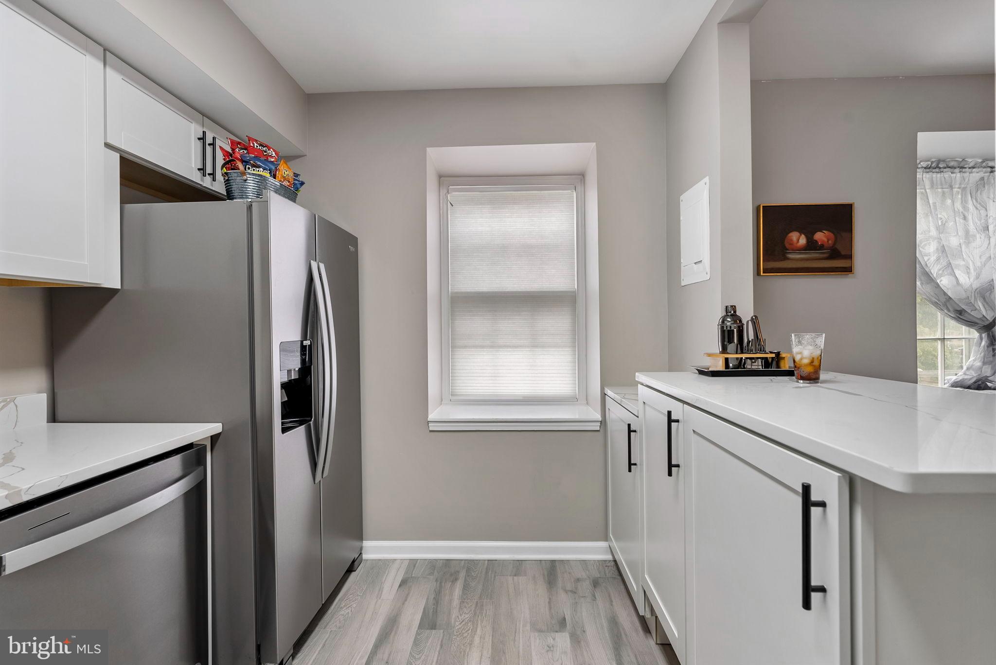 790 Quince Orchard Boulevard, Unit 202 Gaithersburg, MD 20878 - Photo 7 of 25 Modern kitchen with Stainless appliances
