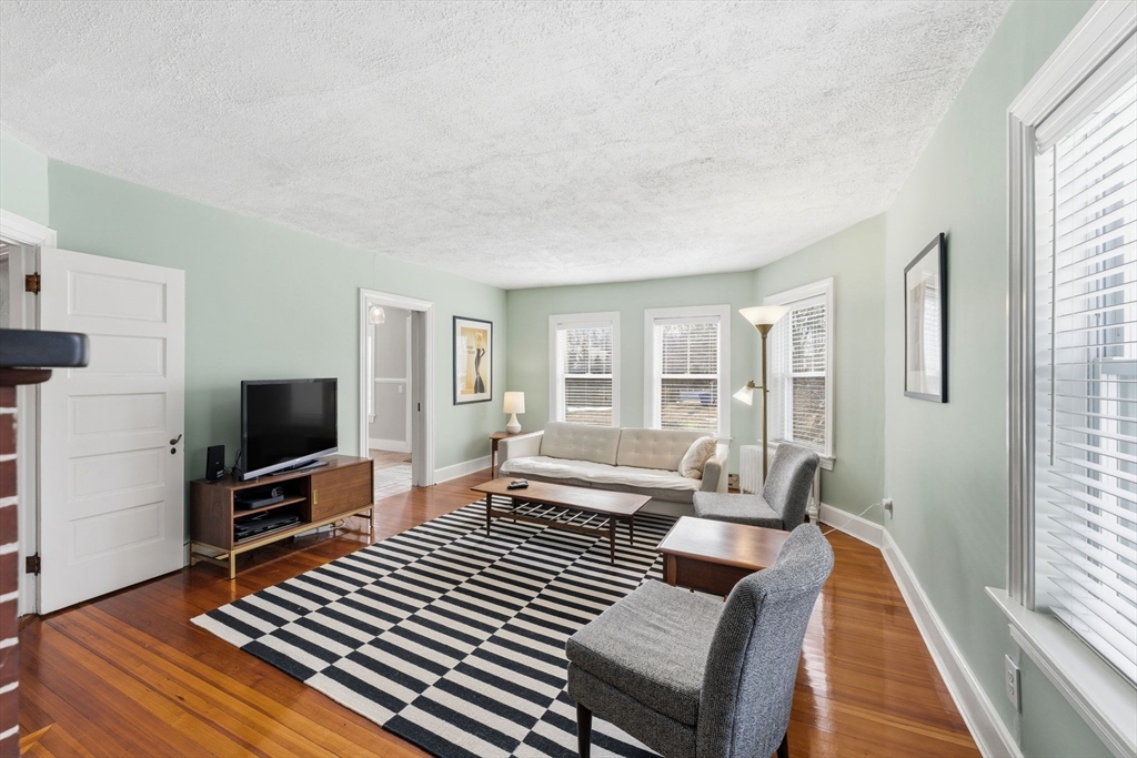 589 Smithfield Road North Providence, RI 02904 - Photo 11 of 41