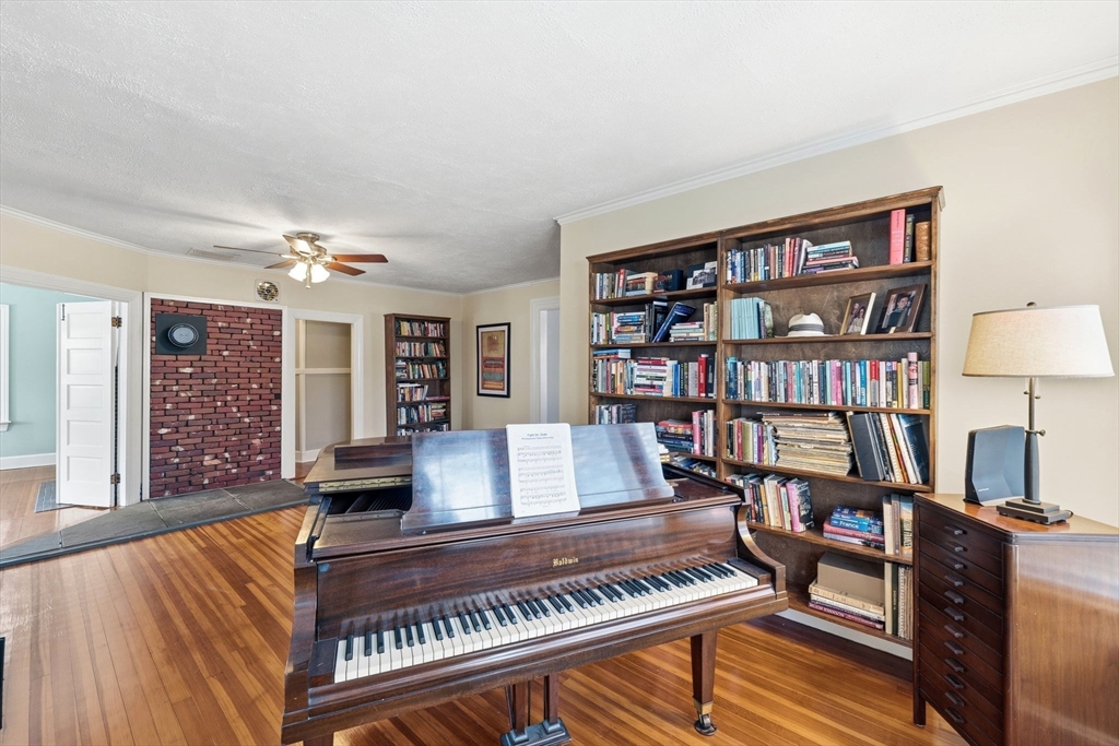 589 Smithfield Road North Providence, RI 02904 - Photo 12 of 41