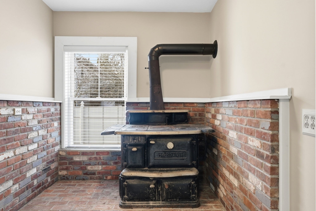 589 Smithfield Road North Providence, RI 02904 - Photo 16 of 41