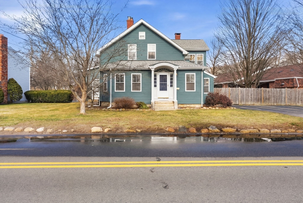 589 Smithfield Road North Providence, RI 02904 - Photo 2 of 41