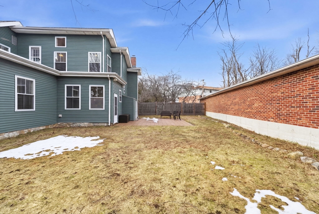 589 Smithfield Road North Providence, RI 02904 - Photo 4 of 41