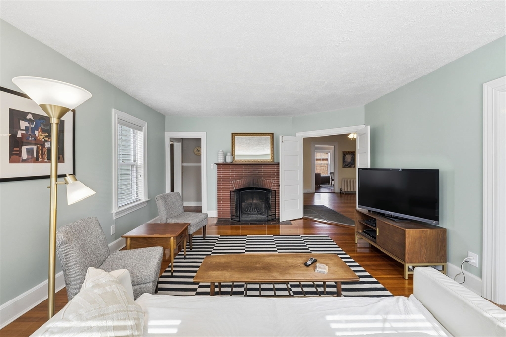 589 Smithfield Road North Providence, RI 02904 - Photo 10 of 41