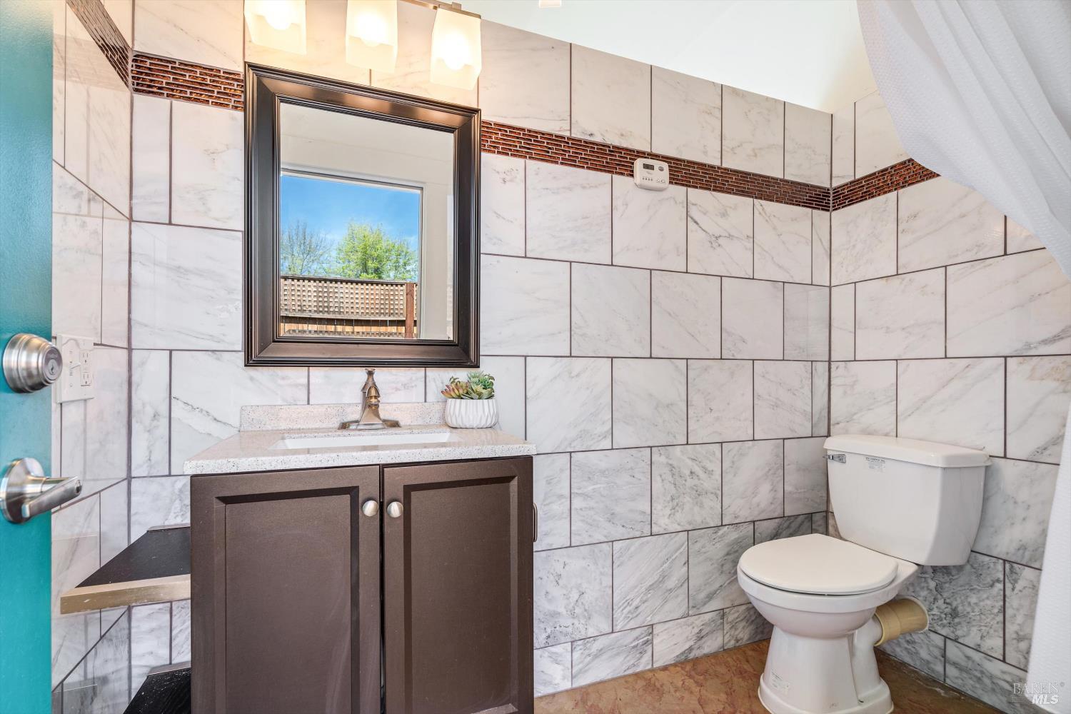 10014 Herb Road Windsor, CA 95492 - Photo 33 of 56 Pool house bath