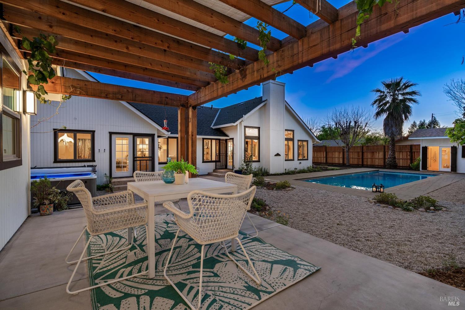 10014 Herb Road Windsor, CA 95492 - Photo 38 of 56 Front porch - ADU