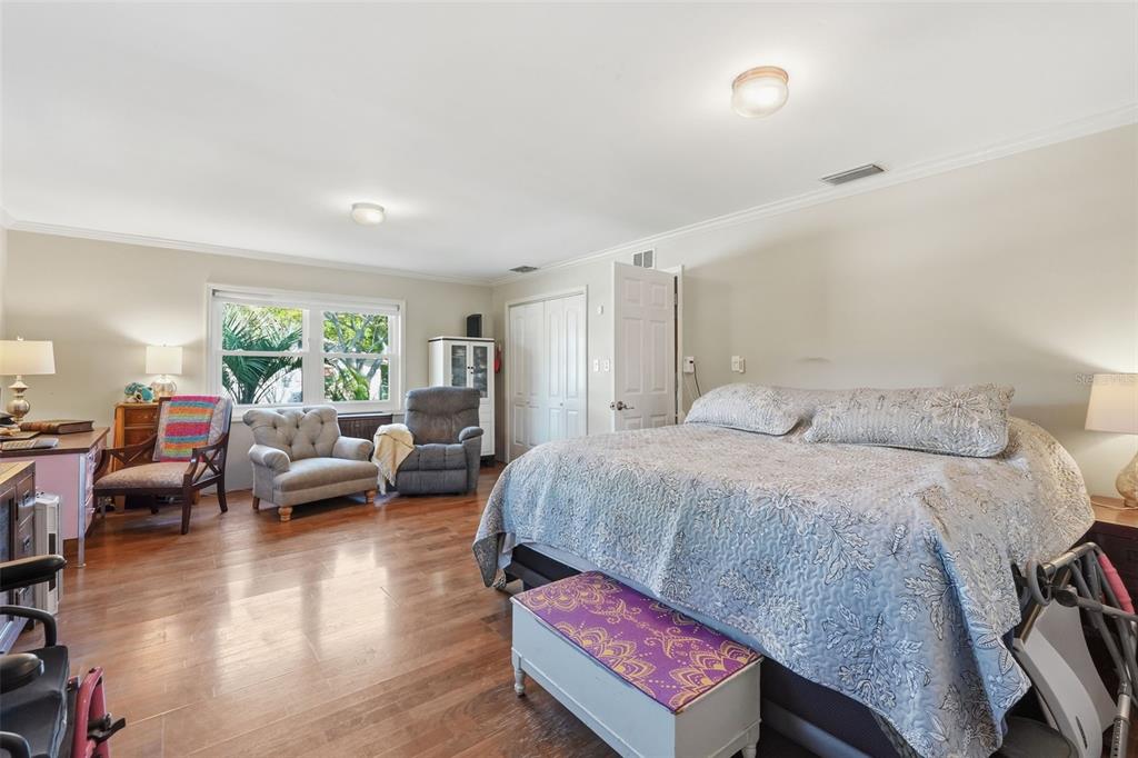 155 6th Street Northeast Largo, FL 33770 - Photo 14 of 34