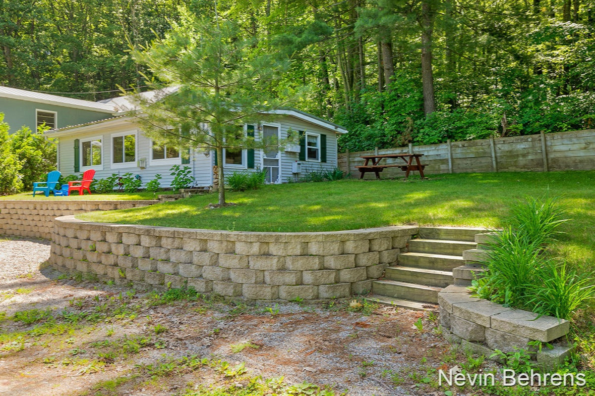5396 Centerline Road Newaygo, MI 49337 - Photo 17 of 20 5396 Centerline Cottage Angle Outside
