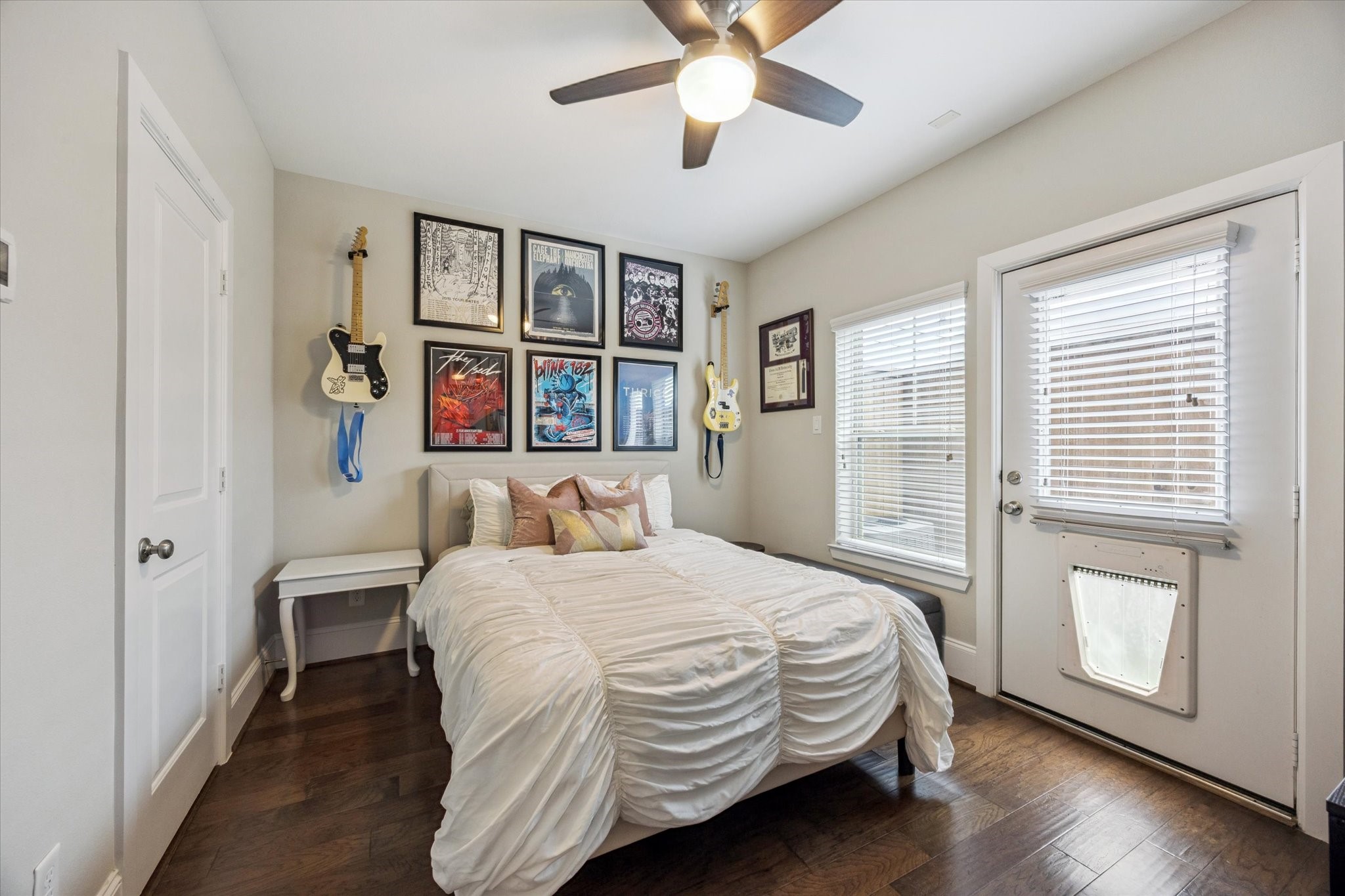 739 Dorothy Street Houston, TX 77007 - Photo 16 of 30 First floor bedroom with ensuite bath offers privacy and flexibility for guests or home office needs. Direct access to the exterior and a built-in pet door provide added convenience for pet owners and seamless indoor outdoor flow.