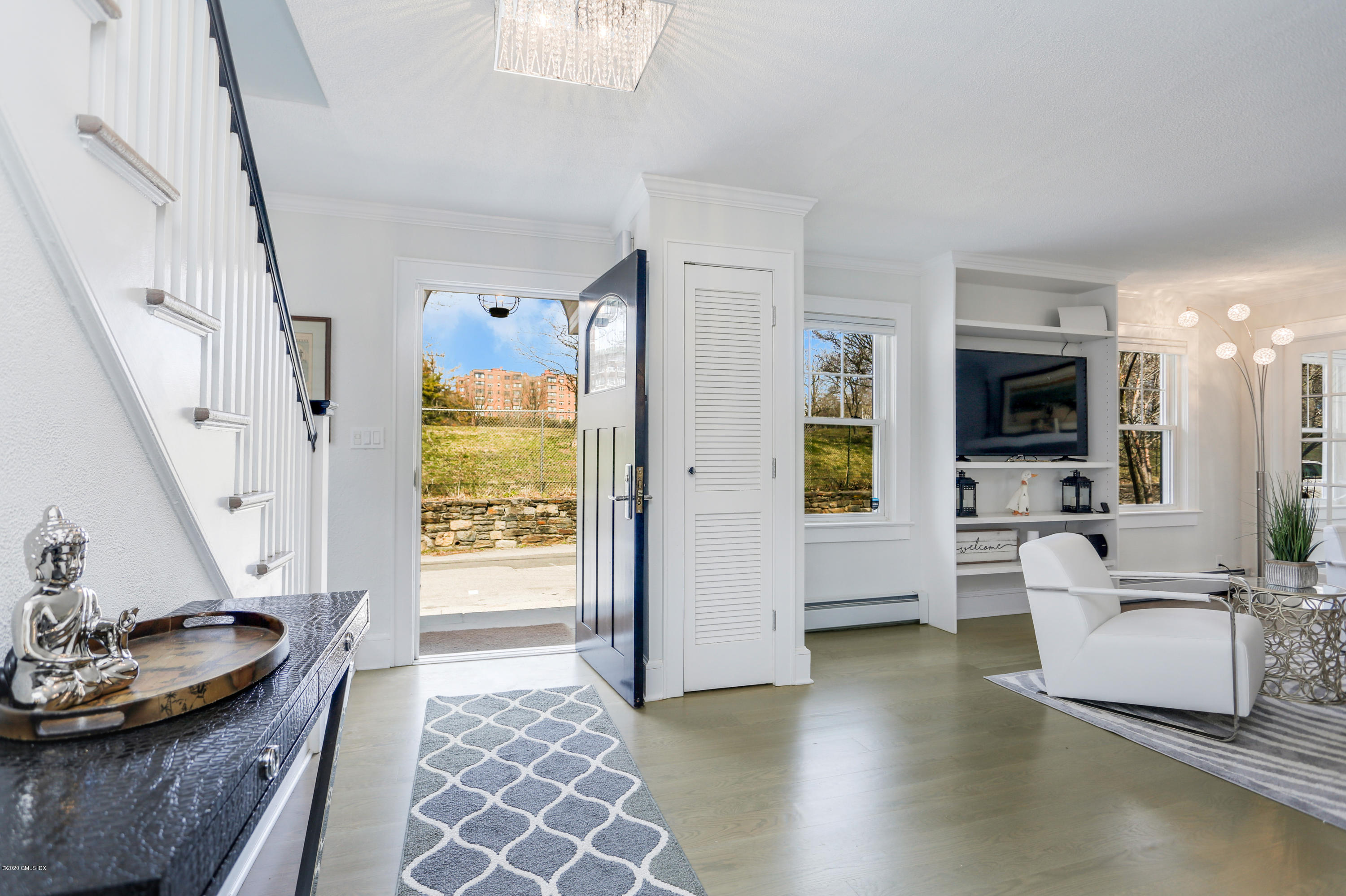 5 Bolling Place Greenwich, CT 06830 - Photo 3 of 24 007