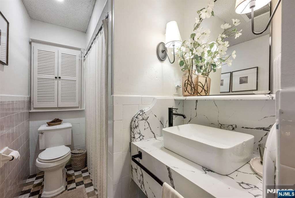 596 Wyckoff Avenue Mahwah, NJ 07430 - Photo 14 of 29