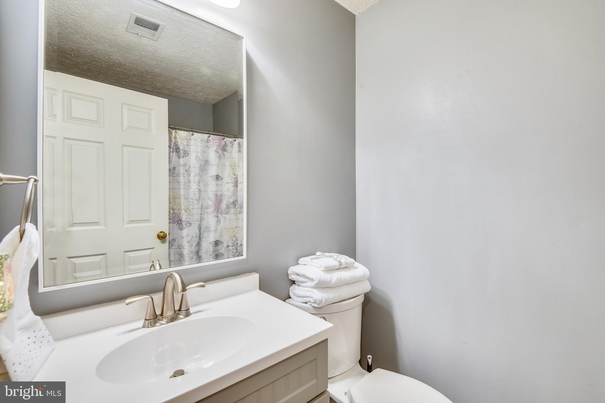 733 Deering Road, Unit 6G Pasadena, MD 21122 - Photo 28 of 37 Refinished Bath