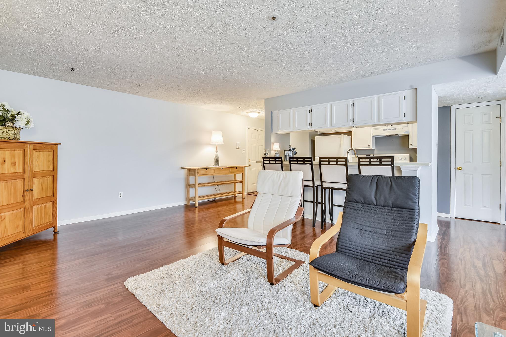 733 Deering Road, Unit 6G Pasadena, MD 21122 - Photo 7 of 37 Living Room