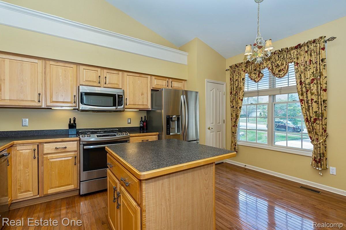 1892 Dunham Drive Rochester, MI 48306 - Photo 15 of 25 7300c3af-0a23-494f-864b-352aee5dcb09.jpg