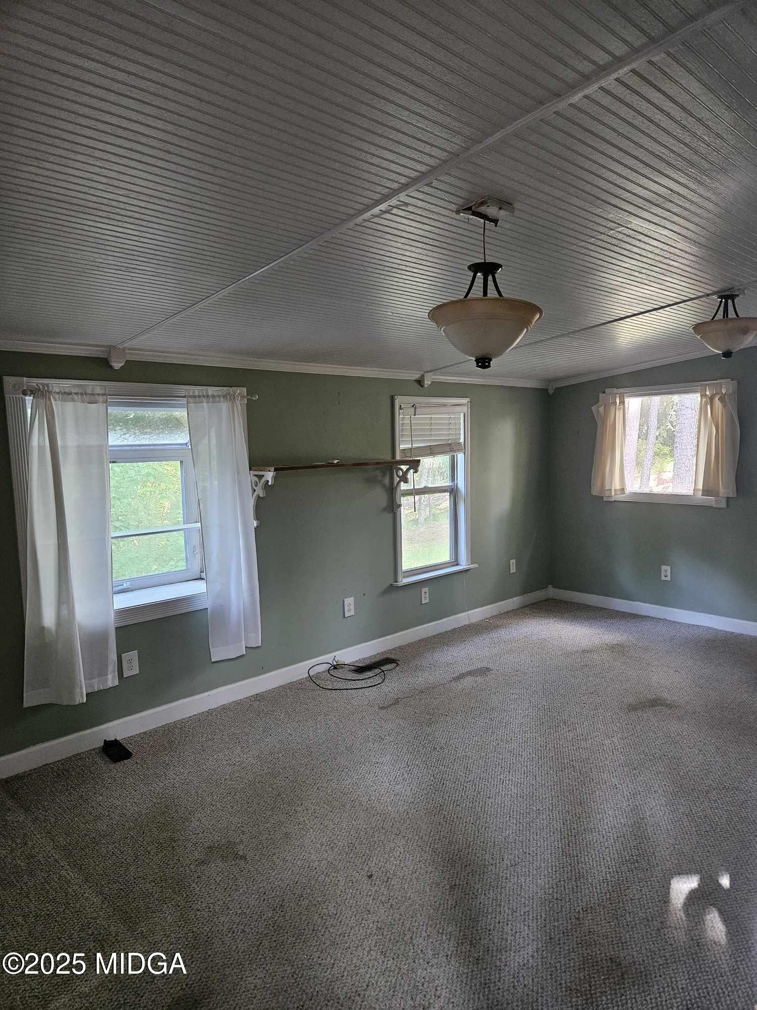 156 Rose Down Avenue Gray, GA 31032 - Photo 28 of 46 an empty room with windows and closet