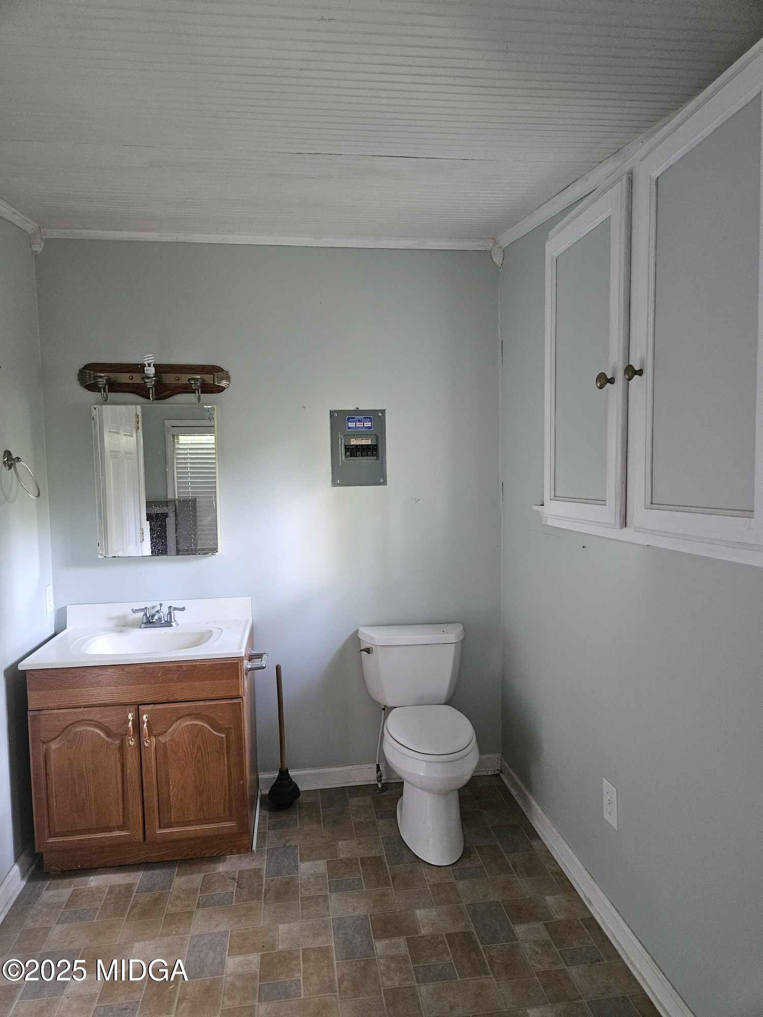 156 Rose Down Avenue Gray, GA 31032 - Photo 31 of 46 a bathroom with a toilet sink and mirror