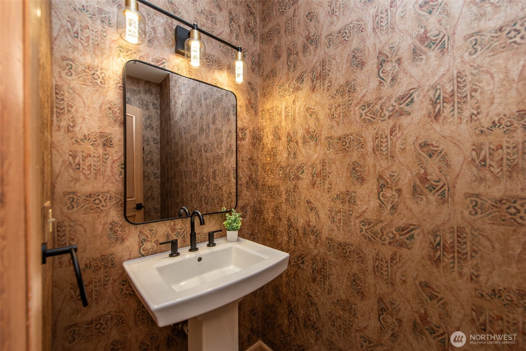 283 Fawn Lane Sequim, WA 98382 - Photo 22 of 38 a bathroom with a sink and a mirror